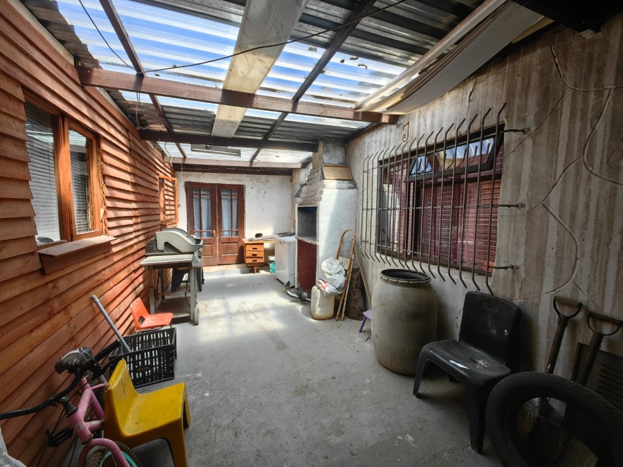 6 Bedroom Property for Sale in Roosendal Western Cape